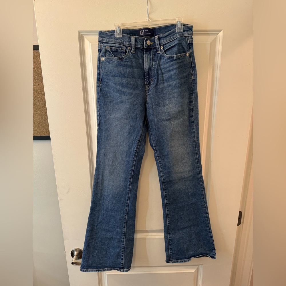 Gap women’s high rise 70’s flare jeans - size 6 regular -